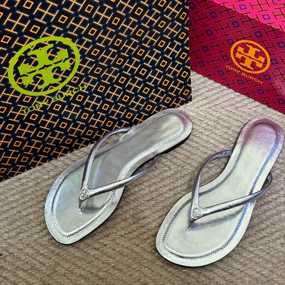 Tory Burch Chelsea Leather Flip Flop - Picture 4 of 15